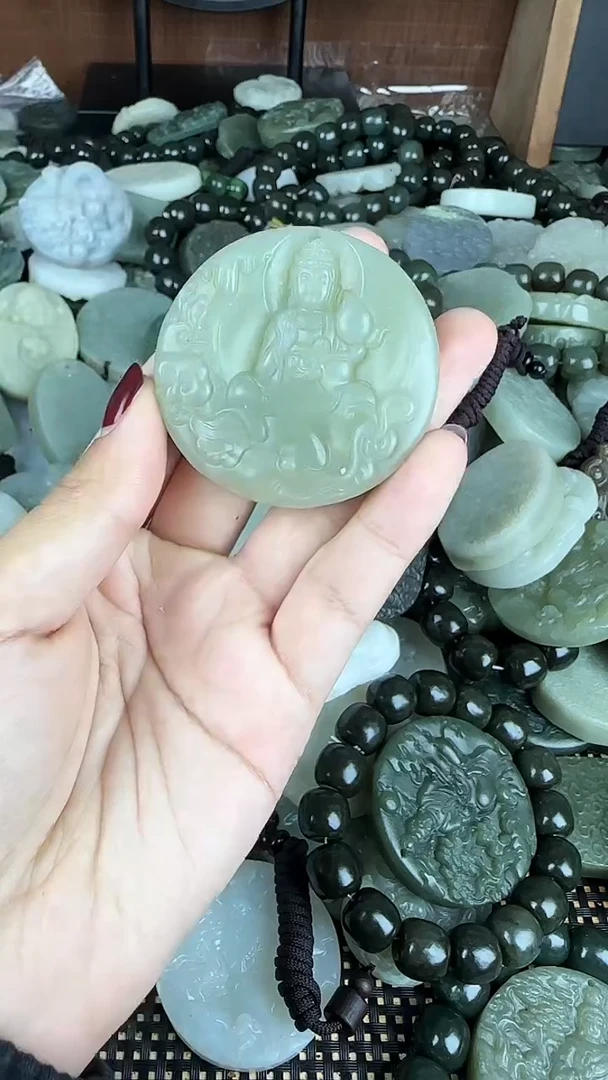 颈饰未镶嵌和田玉1