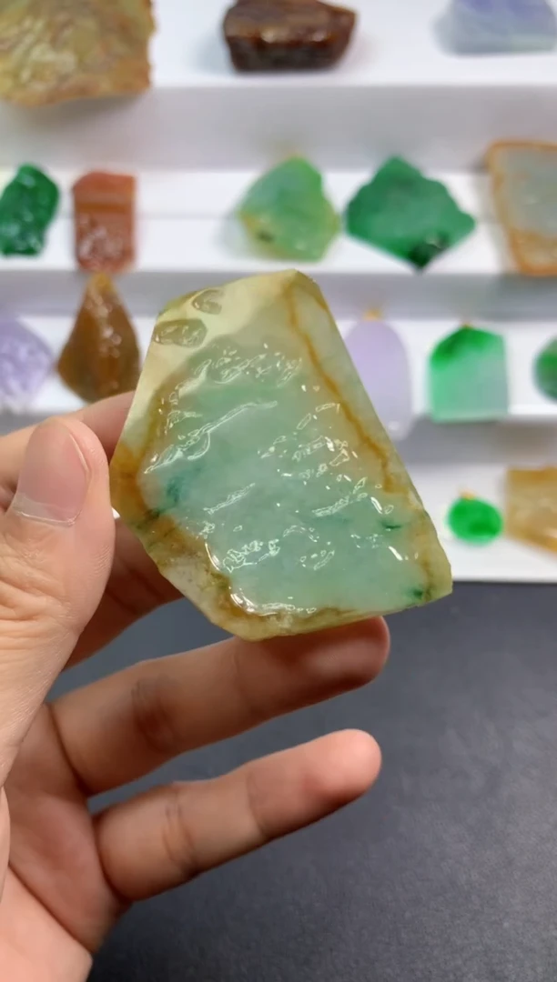 颈饰未镶嵌翡翠