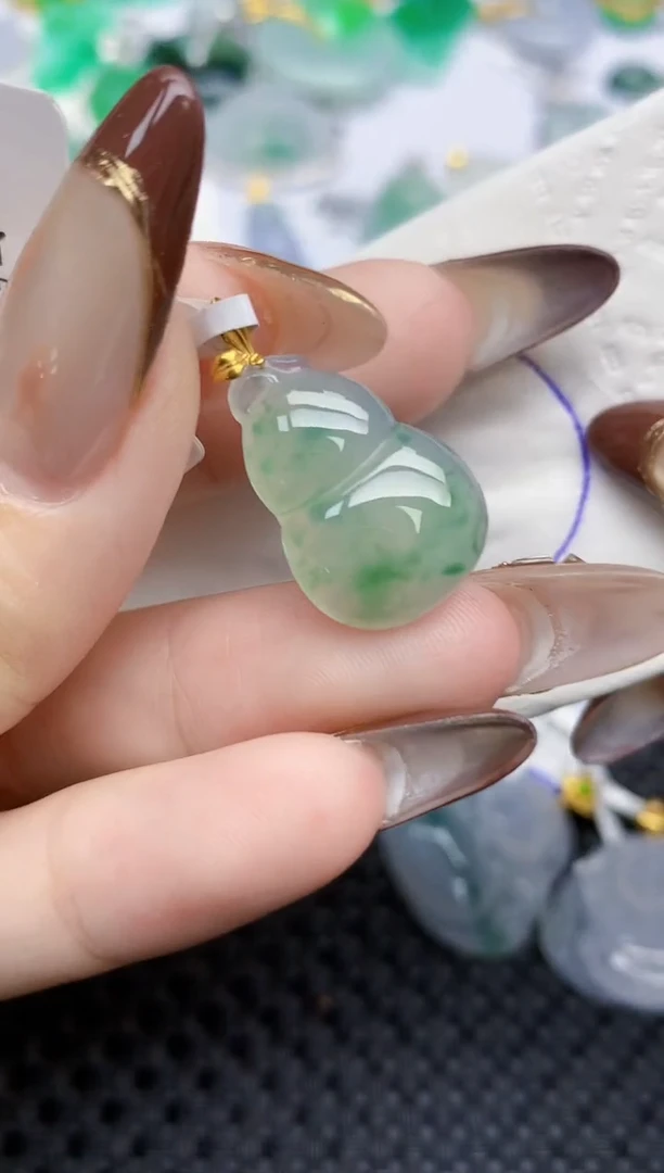 颈饰18K金镶嵌翡翠33   天然翡翠A货  百元以上9米证书费自理