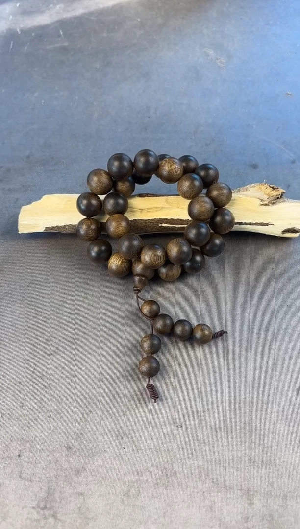 沉香沉香碎屑+海南老白奇16手持圆珠沉74克+多样性发一