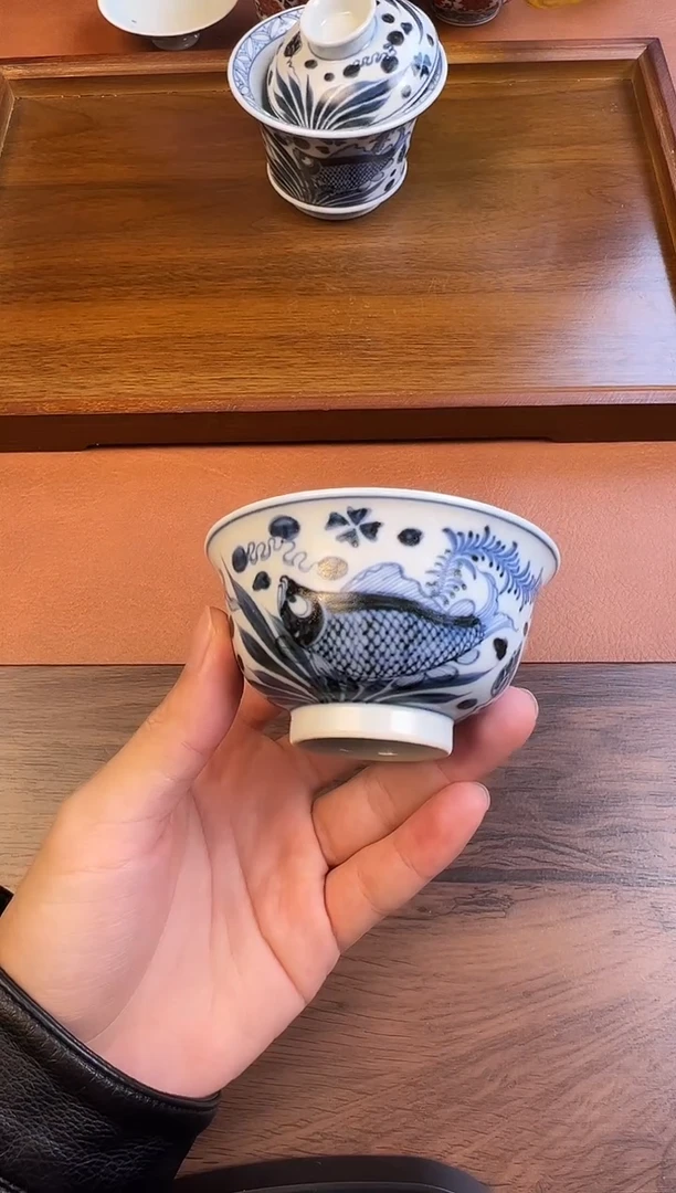 问青坊纯手工手绘青花仿元鱼藻柴窑主人杯