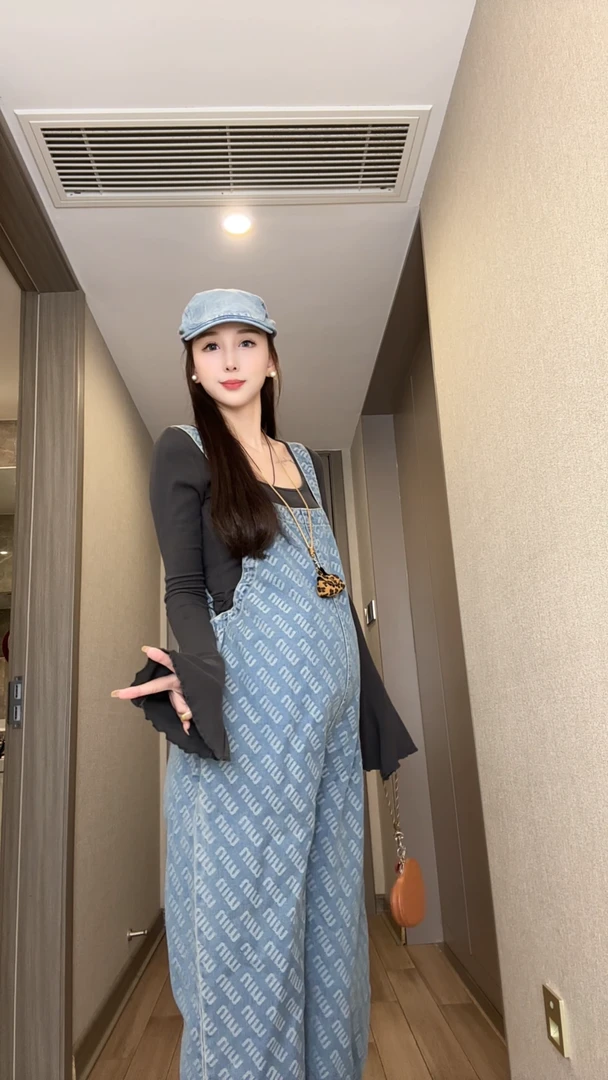 孕妈新款早春条纹背带裤休闲宽松连体两件套套装