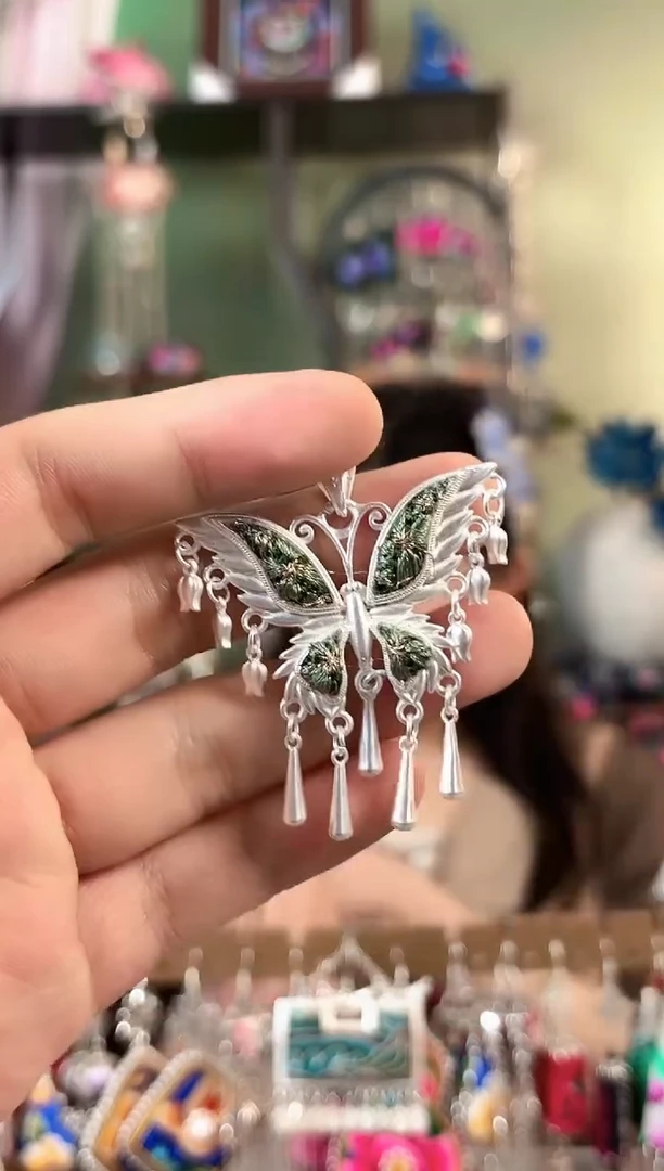 彩云南阁非遗老绣苗银饰品442