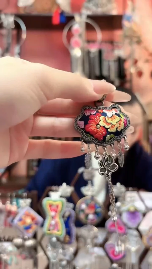 织绣云织谣民族风精美饰品   140