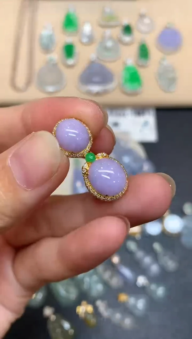 颈饰18K金镶嵌翡翠蛋面【无服务费