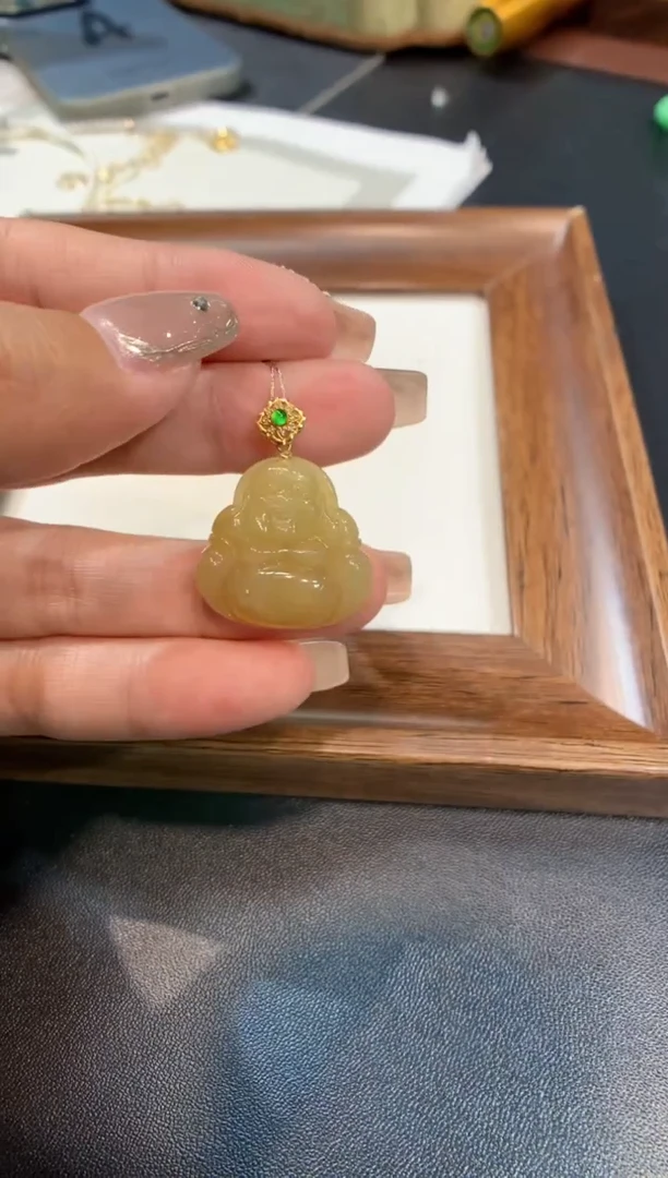 颈饰18K金镶嵌翡翠佛公