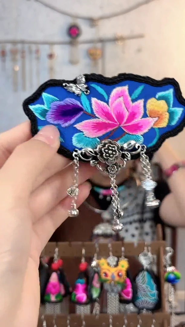 织绣民族风非遗老绣饰品043