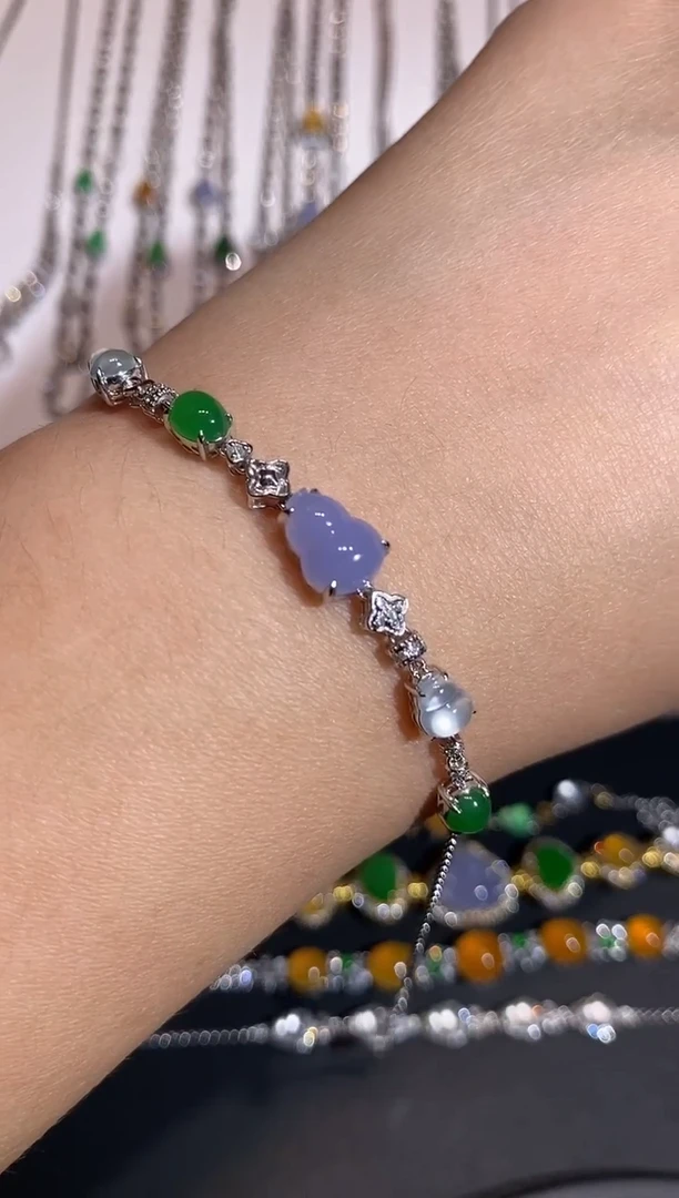 颈饰18K金镶嵌翡翠手链