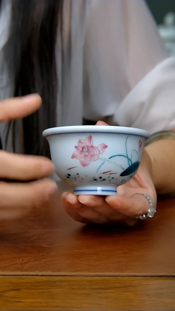 陶瓷写意白胎小压手杯（荷花）（柴窑）