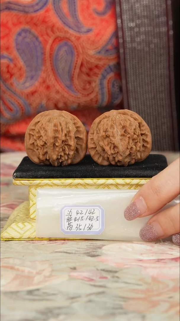 【闪购商品】文玩核桃把件一代楼