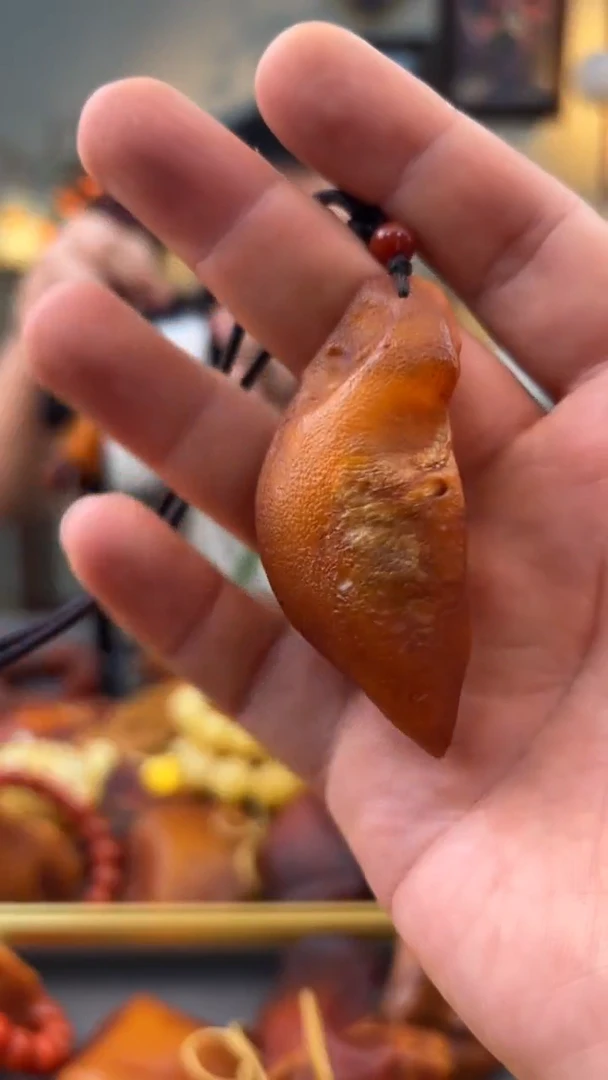 未镶嵌颈饰琥珀吊坠