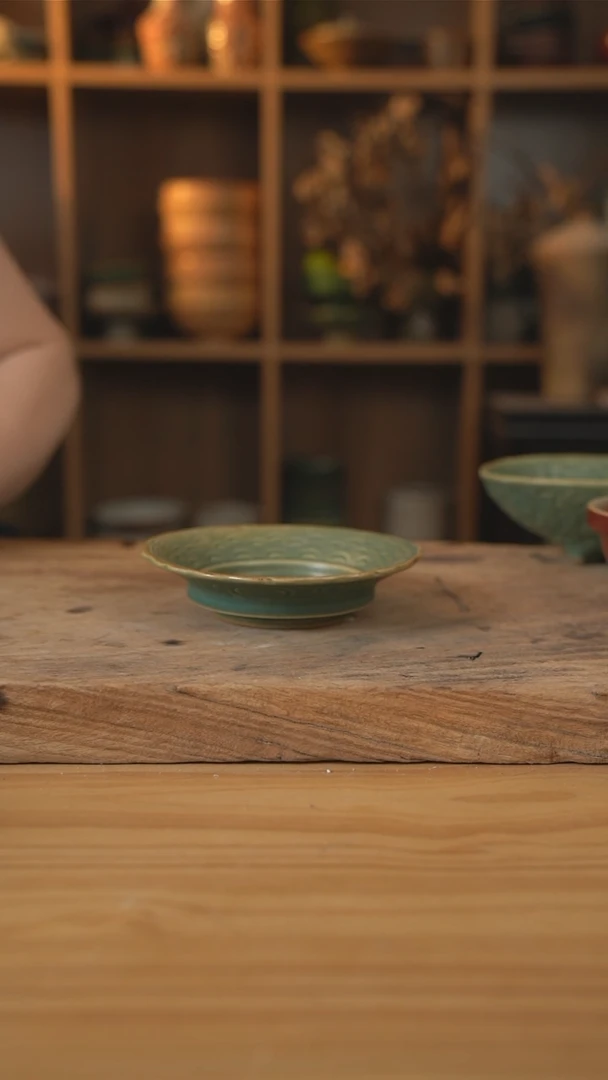 绿色系列的刻刀花口小高脚盘