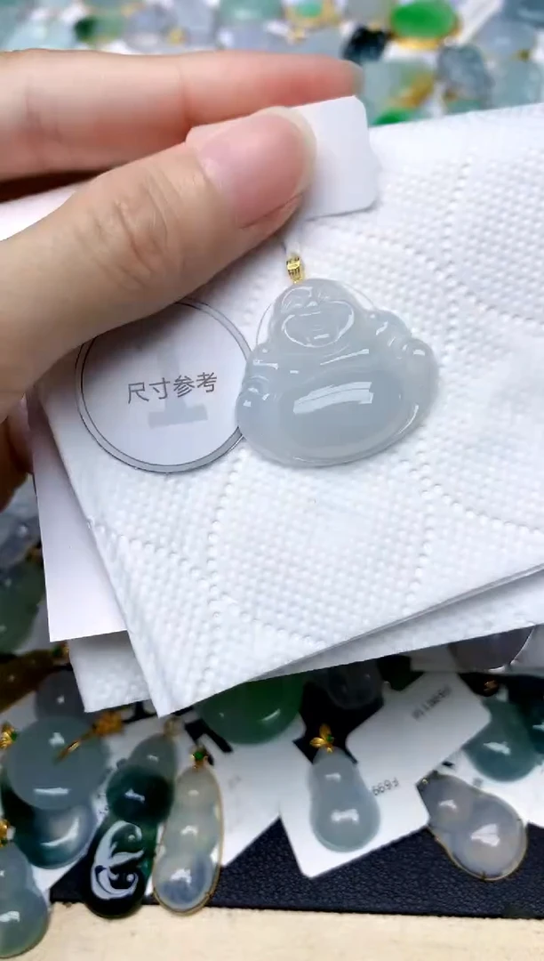 颈饰18K金镶嵌翡翠天然A货翡翠