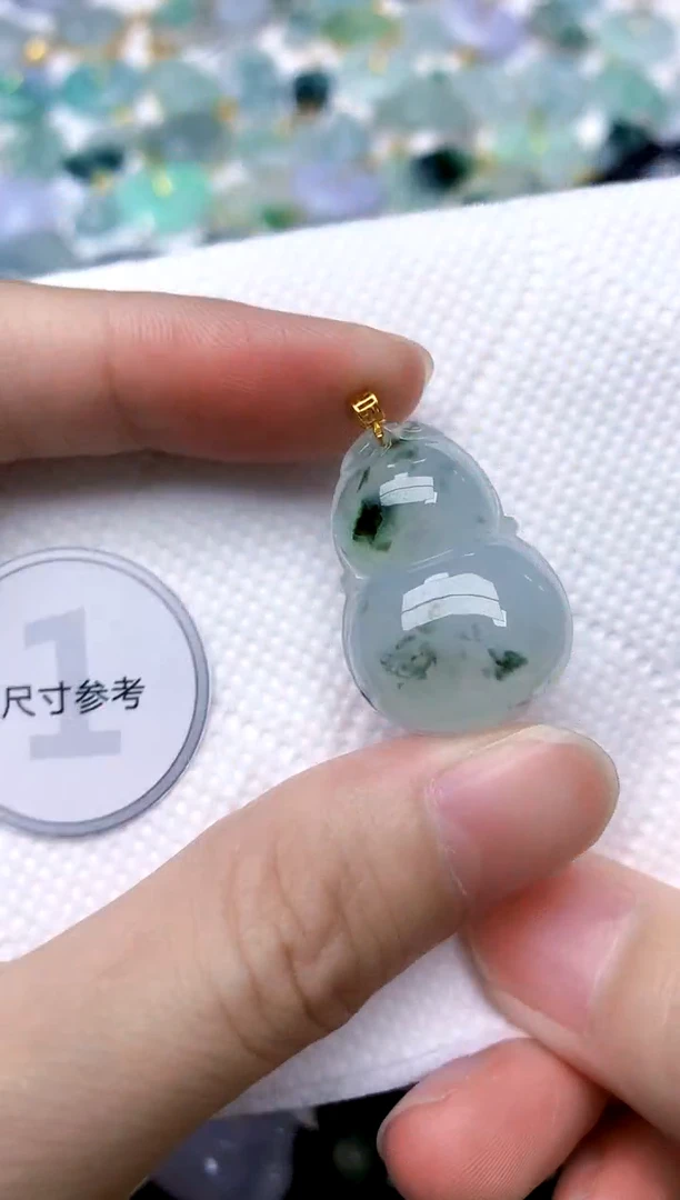 颈饰18K金镶嵌翡翠天然A货翡翠