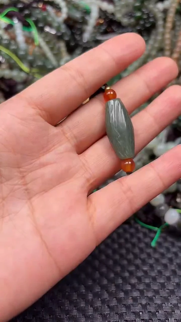 和田玉未镶嵌颈饰1