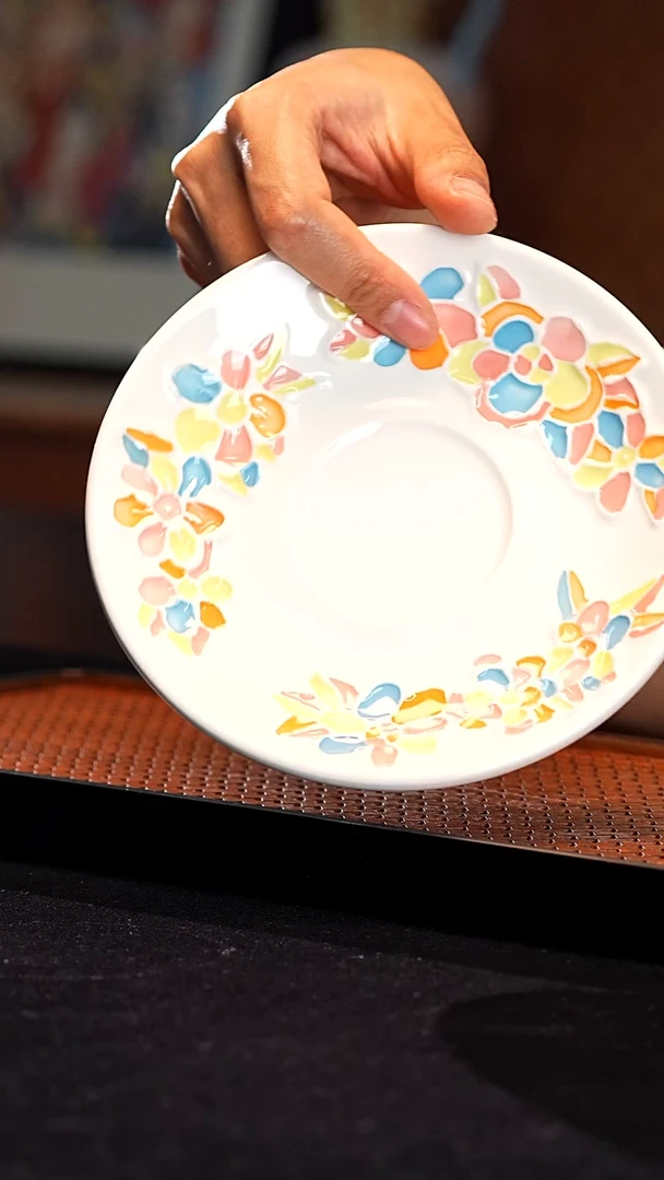 摆件景德镇釉下彩手绘设计师款陶瓷