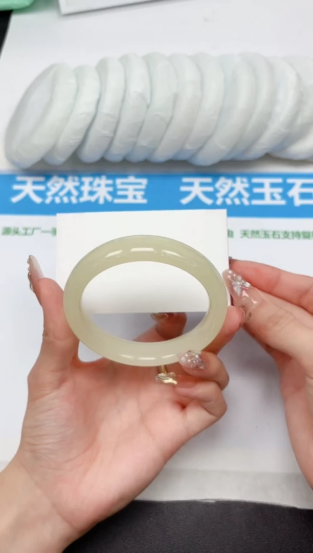未镶嵌手镯石英质玉352-57.0