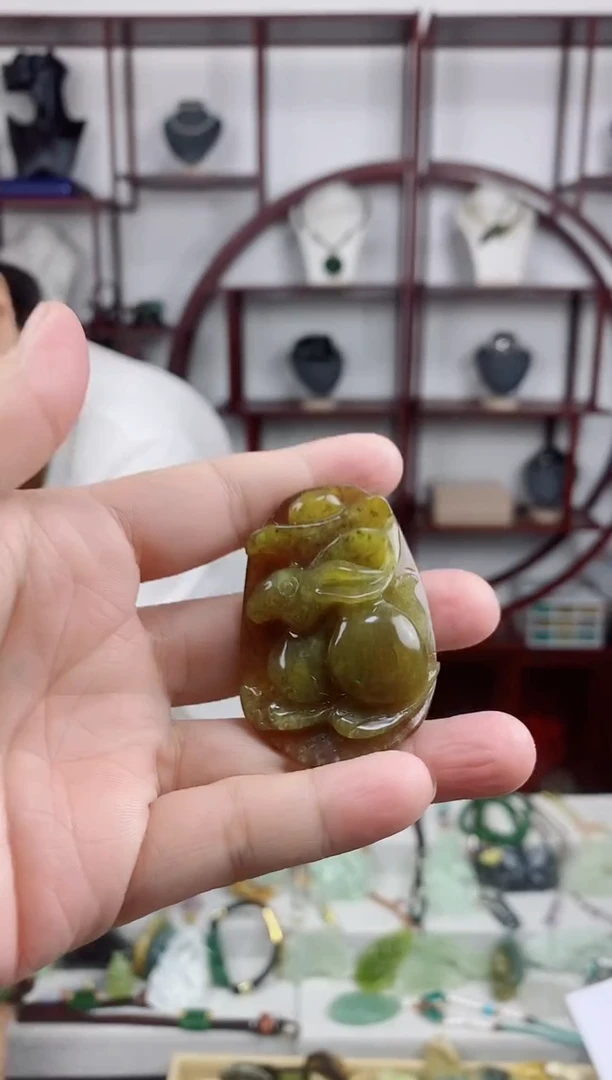 未镶嵌岫玉颈饰1