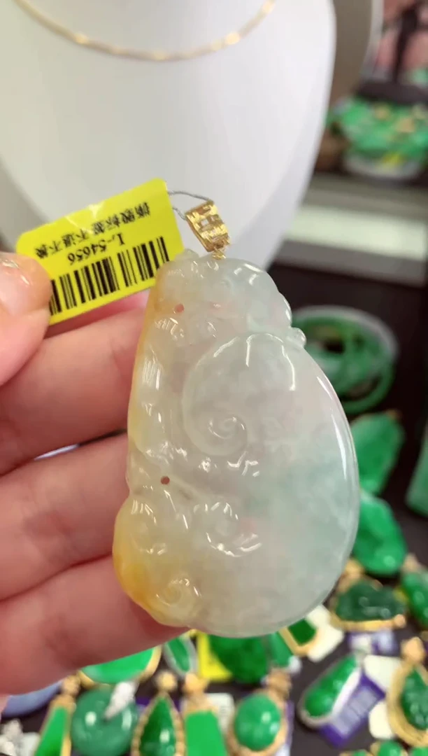 翡翠18K金镶嵌颈饰挂件