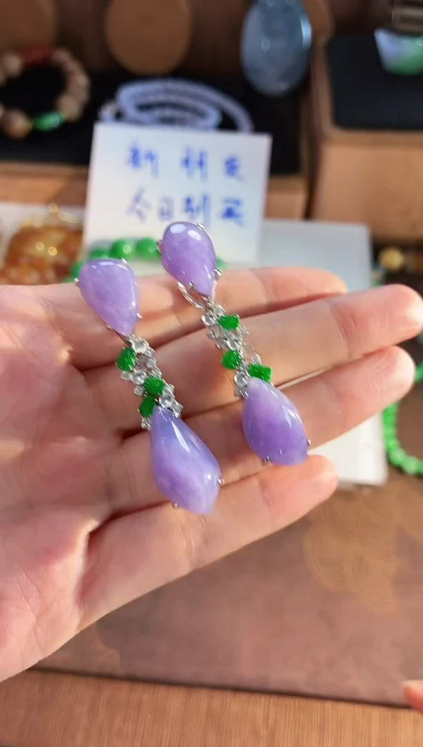 18K金镶嵌翡翠耳饰耳饰