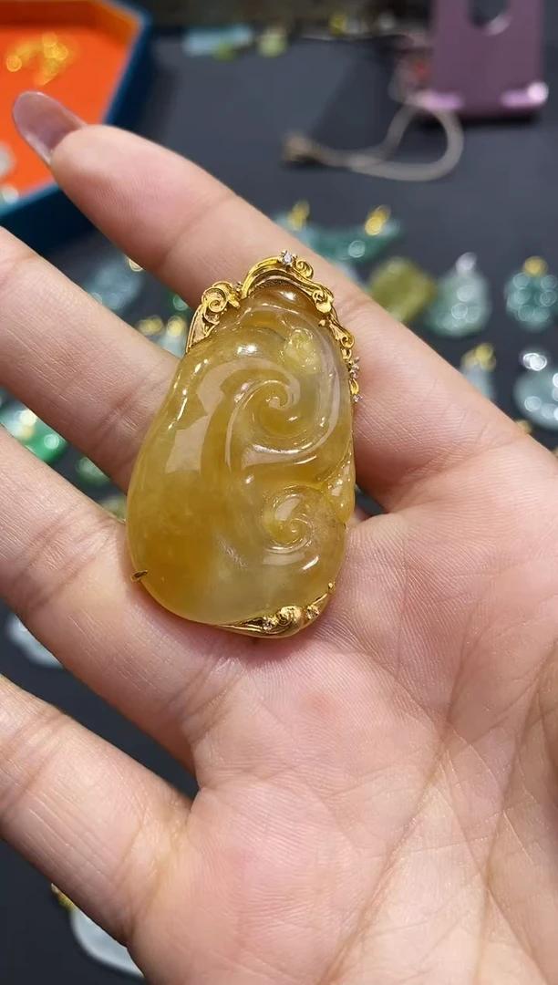 颈饰18K金镶嵌翡翠20250919110