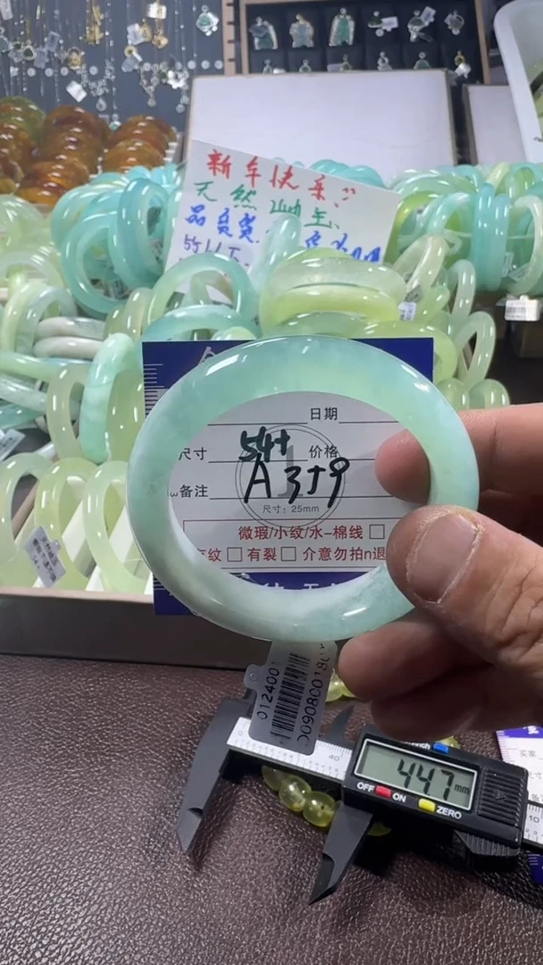 未镶嵌蛇纹石玉手镯1