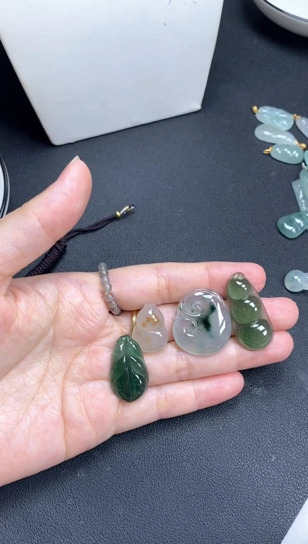 颈饰18K金镶嵌翡翠纵****1雪欣散珠定制diy