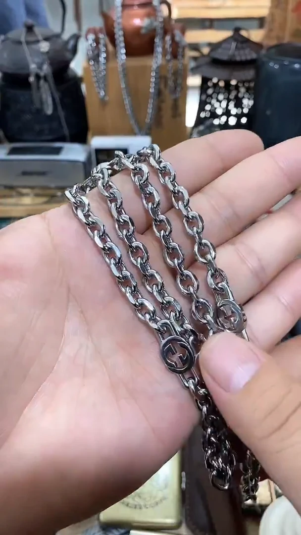 瓷片闪购商品  如图所示