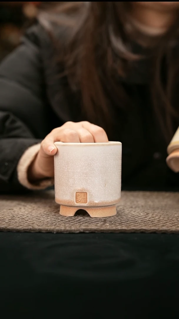 1-5-L039花盆口径6瑕