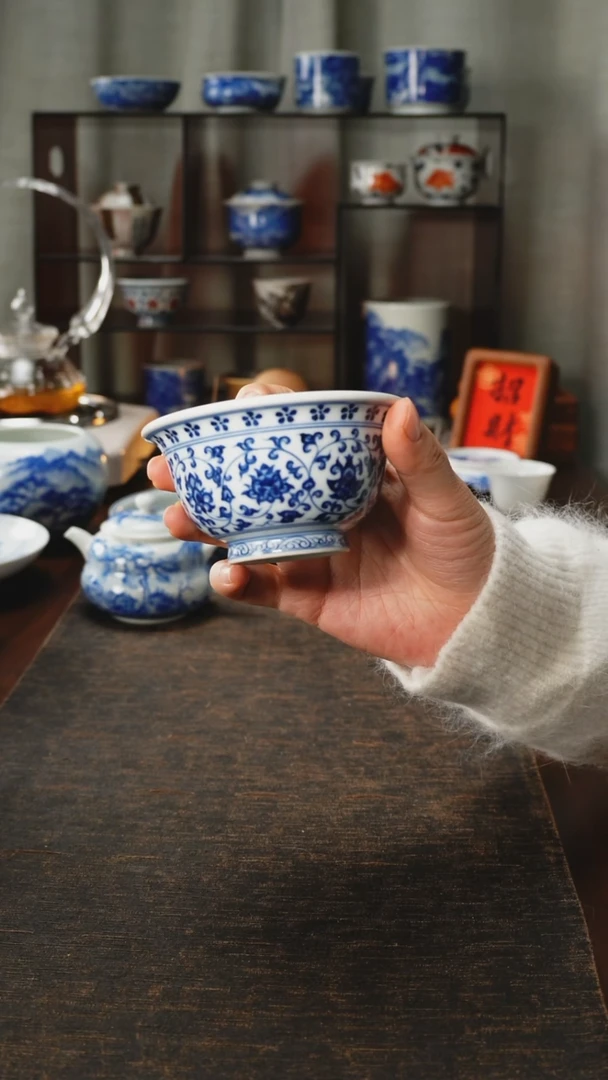 景德镇手工手绘缠枝莲压手杯