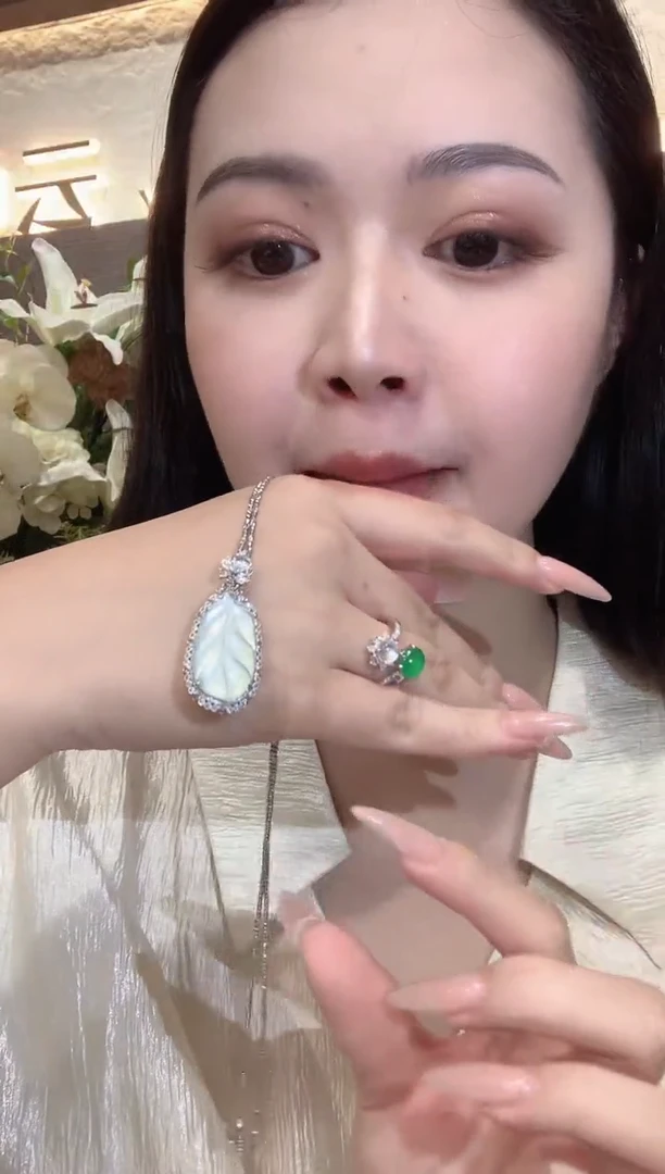 吊坠(不含链)18K金镶嵌翡翠C35
