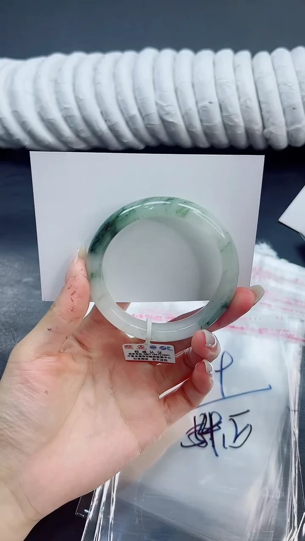 未镶嵌手镯石英质玉129/54.5