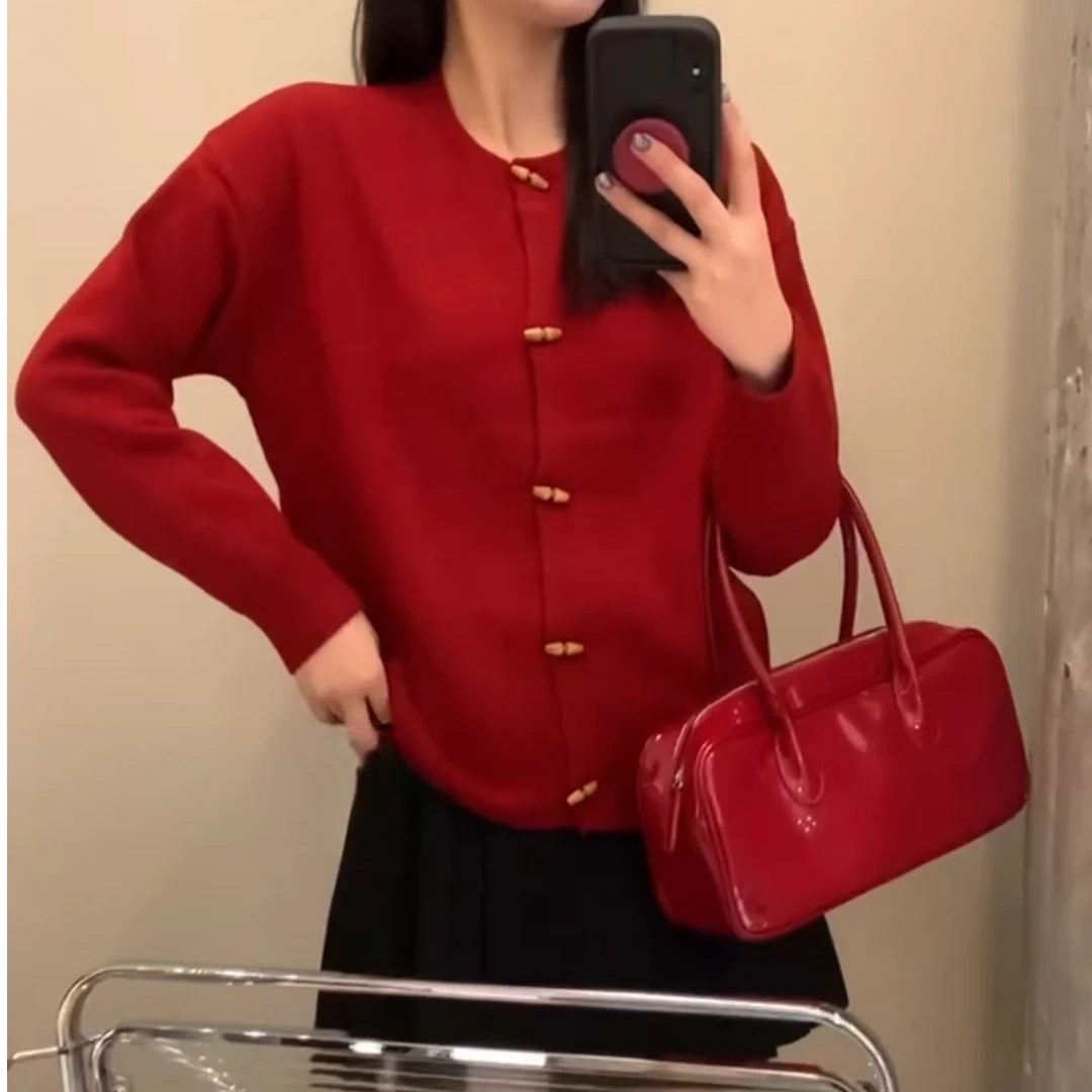 【 雨•美 推荐 】3012韩版时尚百搭木扣开衫毛衣