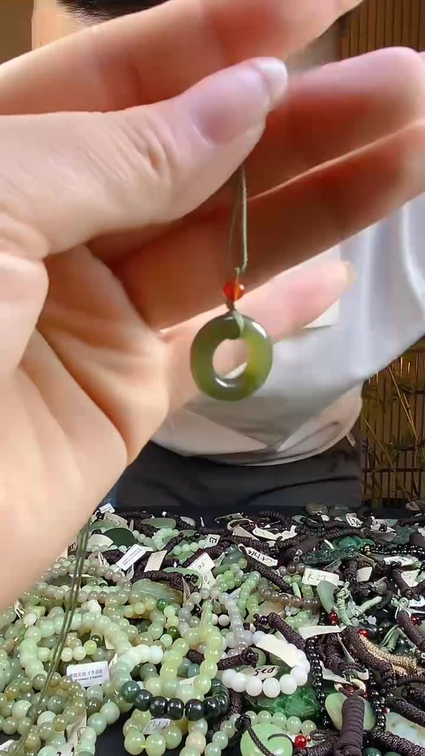 和田玉未镶嵌颈饰多样性发货，拍一发一