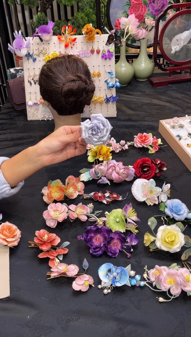 织绣?非遗绒花苏绣饰品