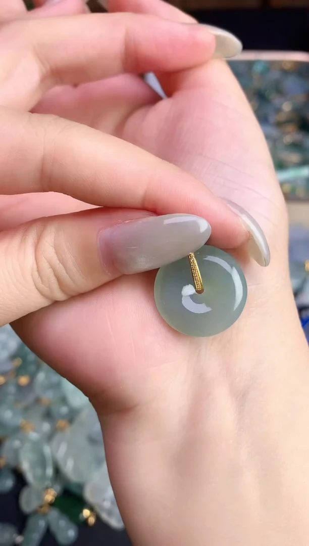 颈饰18K金镶嵌翡翠20251106111