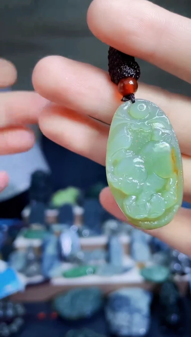 和田玉未镶嵌颈饰1