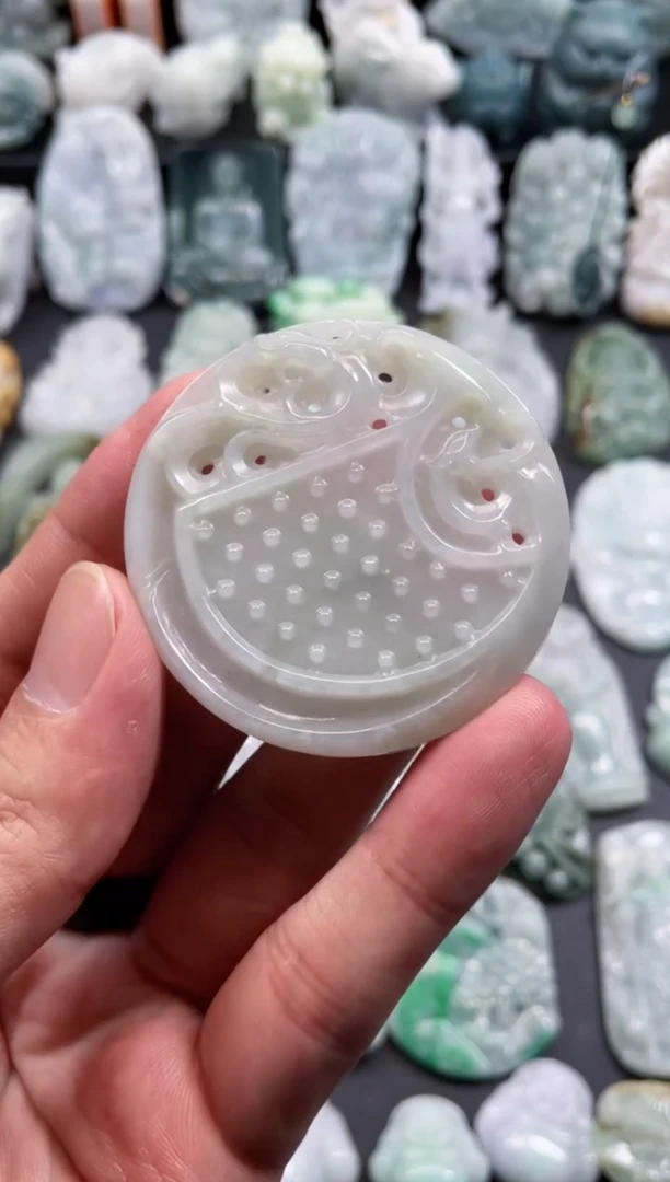 翡翠未镶嵌颈饰25  天然翡翠a货  仿古牌