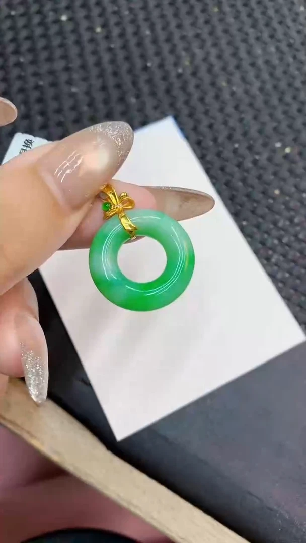 颈饰18K金镶嵌翡翠1