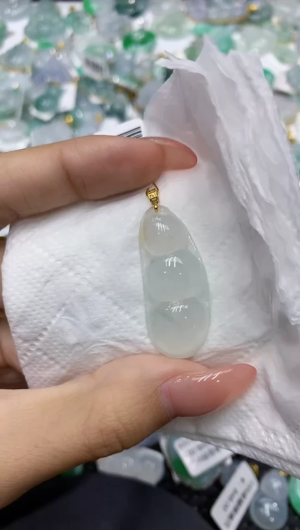 颈饰18K金镶嵌翡翠111111111111