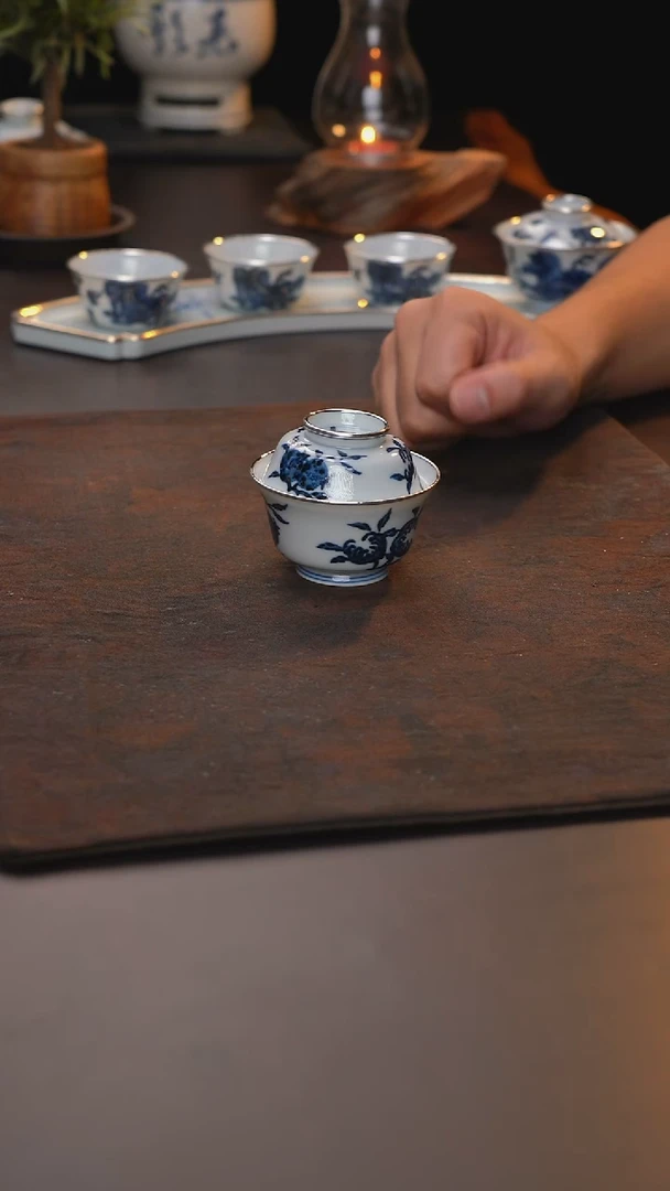 手绘石榴花盖碗三包银口