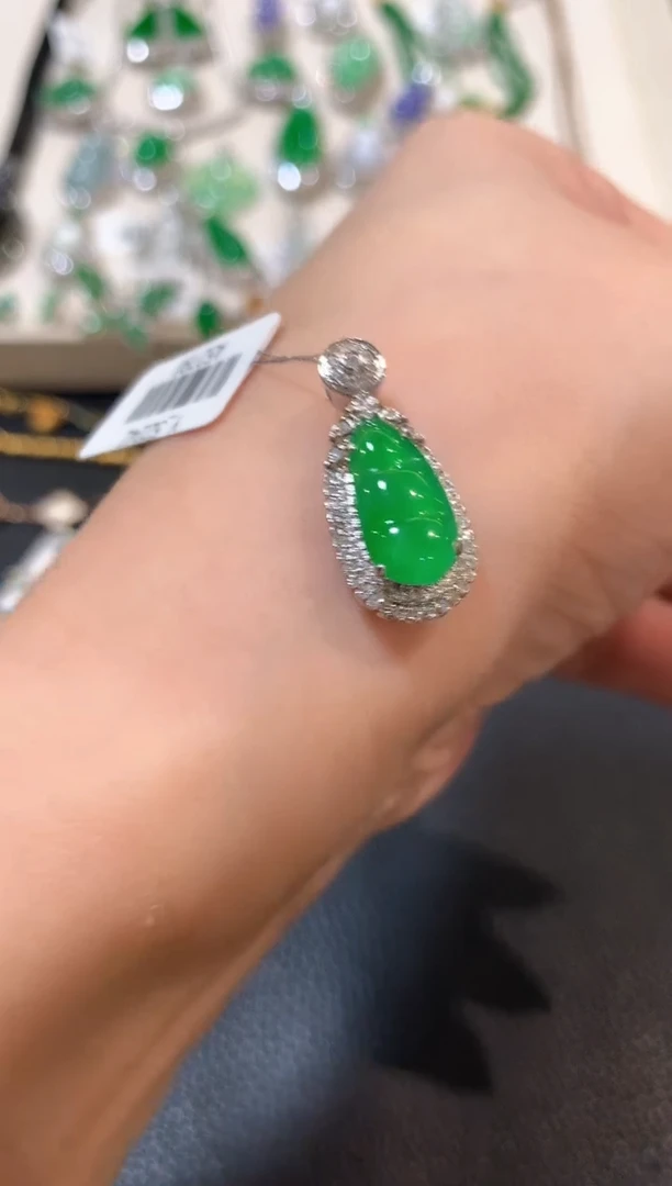 翡翠18K金镶嵌吊坠(不含链)b97