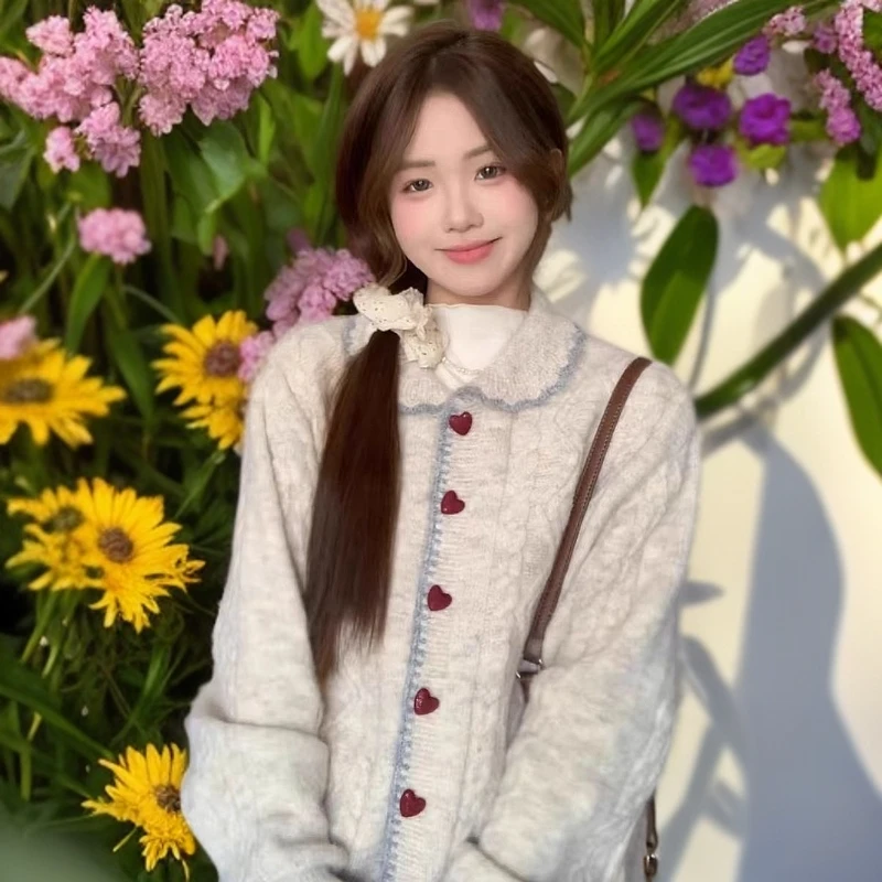 爱心扣娃娃领针织开衫小香风慵懒风温柔设计感时尚气质毛衣外套女