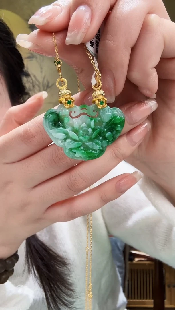 颈饰未镶嵌翡翠吊坠