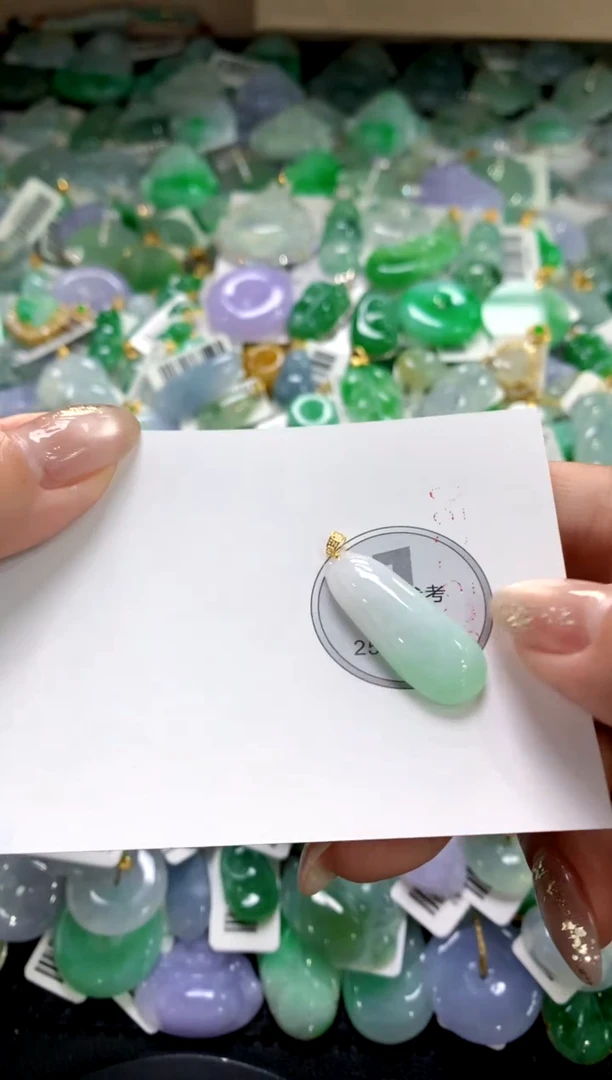 颈饰未镶嵌翡翠1