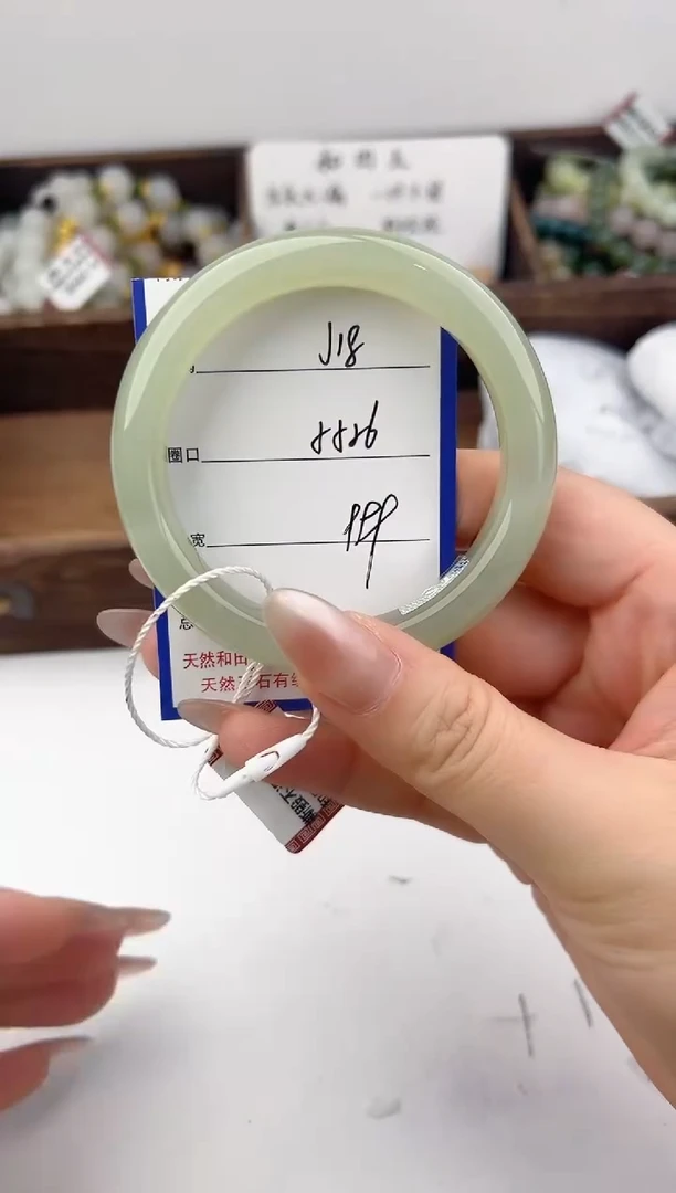 未镶嵌手镯和田玉18颜色微差无瑕疵