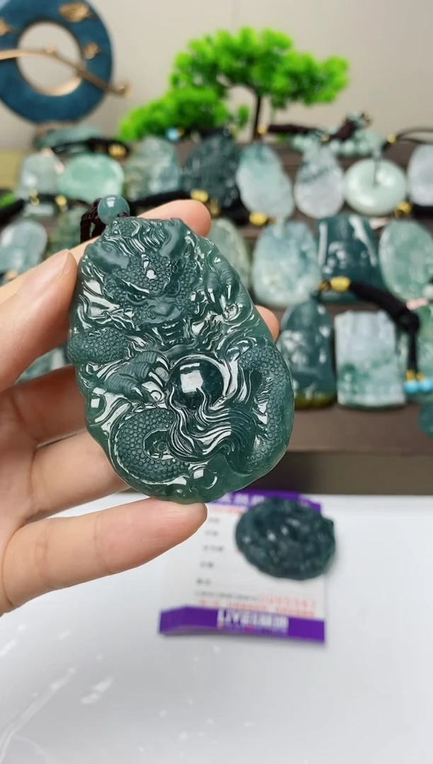 翡翠未镶嵌颈饰