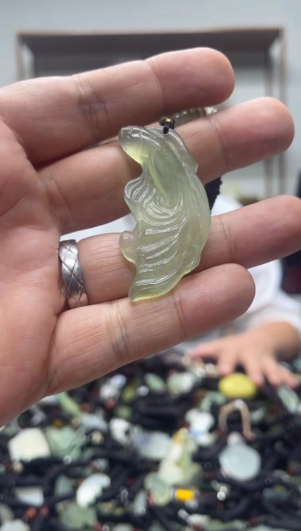 未镶嵌岫玉吊坠·