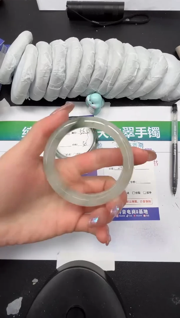 【闪购商品】石英质玉手镯未镶嵌242-56.6