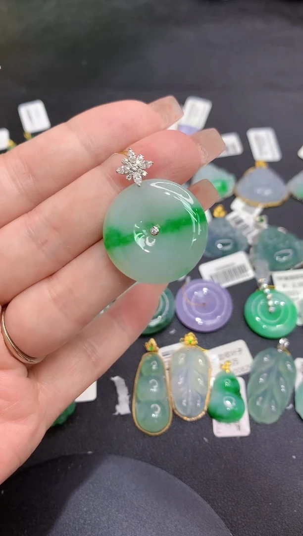 吊坠(不含链)18K金镶嵌翡翠11111111111